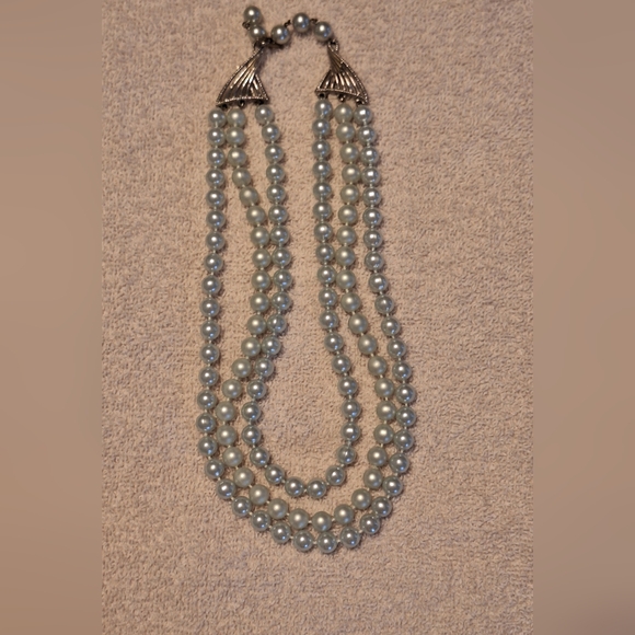 Jewelry - Vintage Elegant Silver/Blue Pearl Necklace